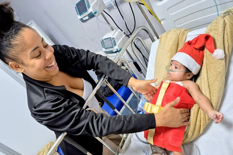 Bebês ganham figurino natalino no Materno-Infantil de Ilhéus