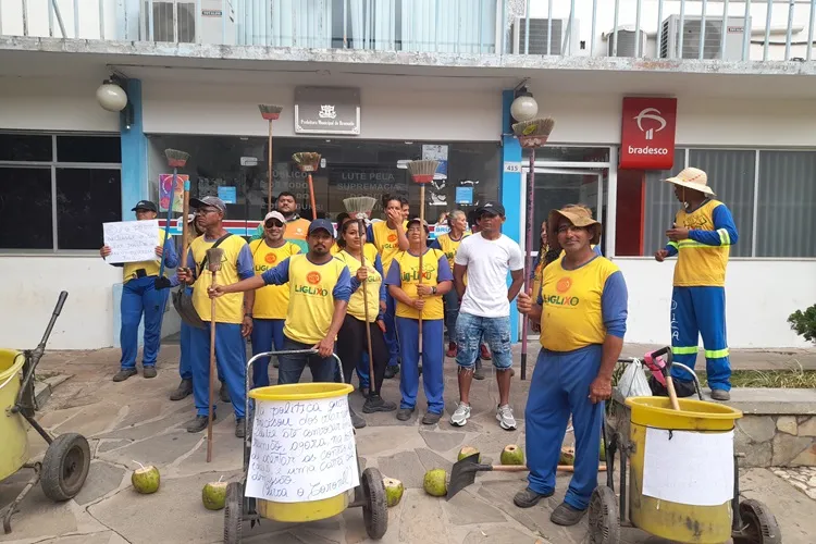 Por atraso de salários, servidores ameaçam parar limpeza pública em Brumado