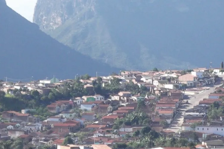 Homem é morto a tiros em lanchonete de sua família no distrito de Cascavel em Ibicoara