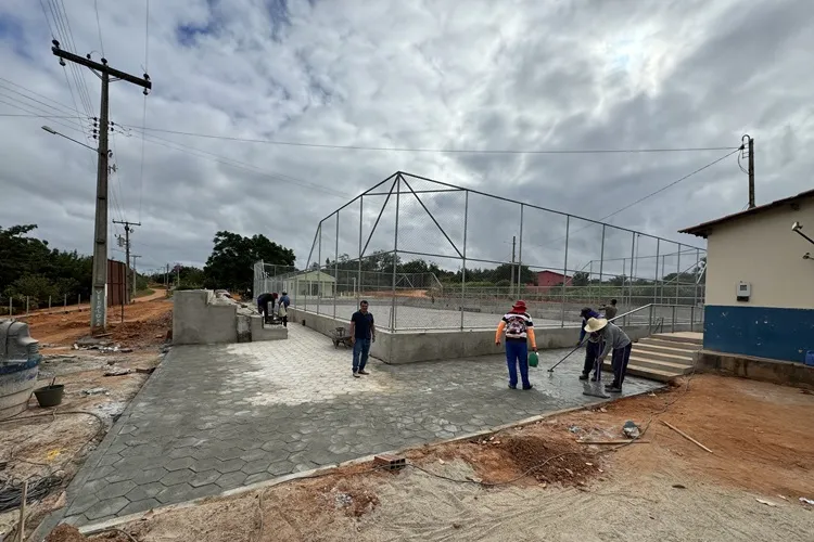 Ibiassucê: Construção de quadra poliesportiva gera expectativa em Bom Sucesso