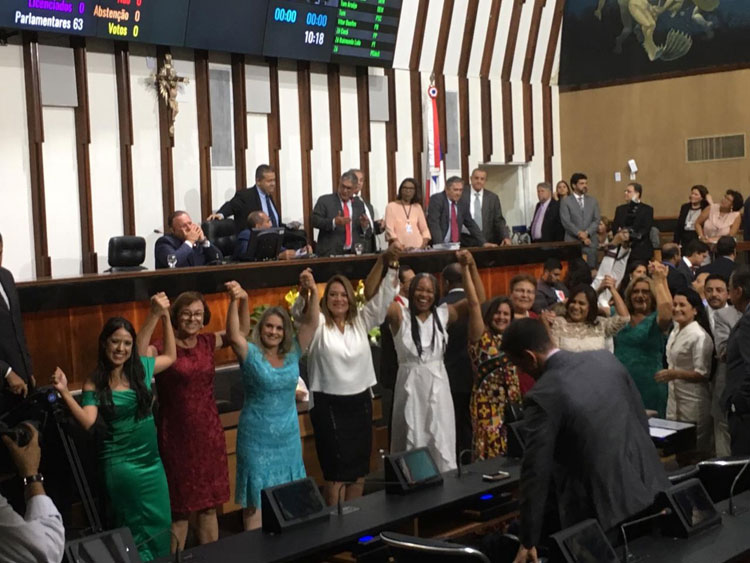 Deputados estaduais tomam posse na Assembleia Legislativa da Bahia