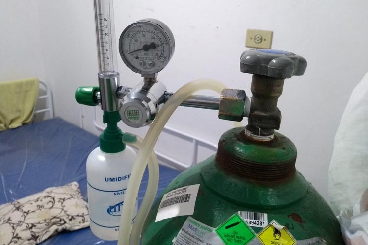 Brumado:  Sem oxigênio nos cilindros em casa, pacientes são transferidos para o hospital
