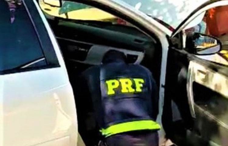 Homem é preso após ser flagrado em carro de luxo roubado no oeste da Bahia