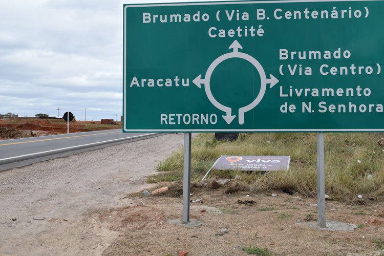 Dnit renova sinalização no trecho da BR-030 entre Brumado e Tanhaçu