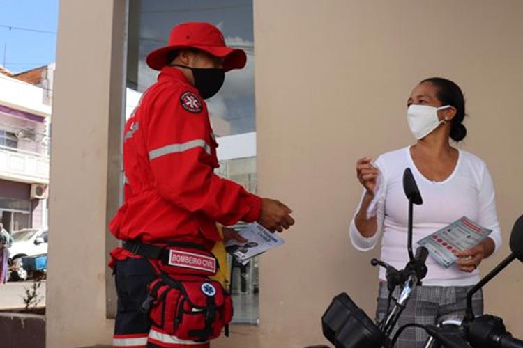 Prefeitura de Caculé doa máscaras de proteção reutilizáveis para a população