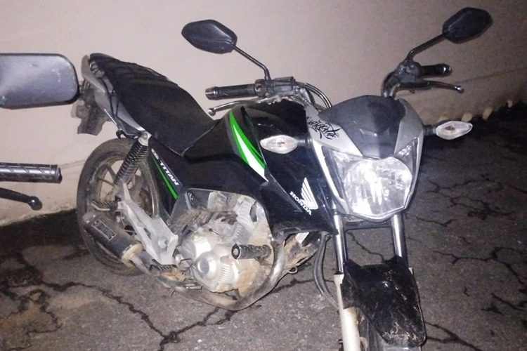 PM apreende motocicleta por perturbação do sossego público em Brumado