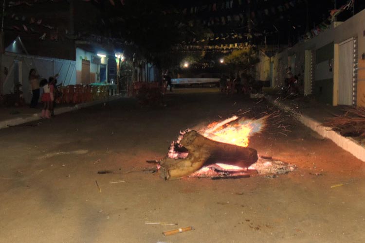 Brumado: Sesau recomenda que população não acenda fogueiras e nem solte fogos nesse São João
