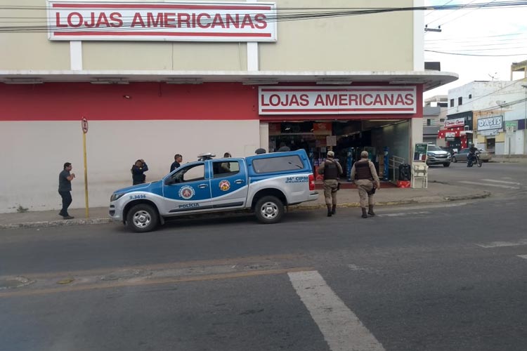 PM e prefeitura de Brumado fecham lojas que descumpriam decreto municipal contra o Covid-19