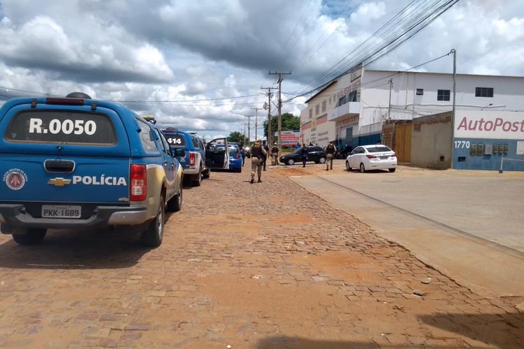 PM e prefeitura de Brumado fecham lojas que descumpriam decreto municipal contra o Covid-19