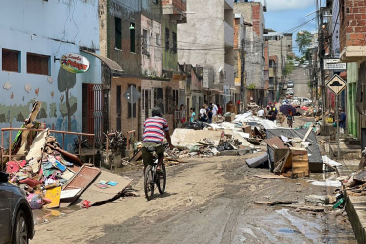 Bahia tem 61,5 mil desalojados e dois desaparecidos por causa da chuva