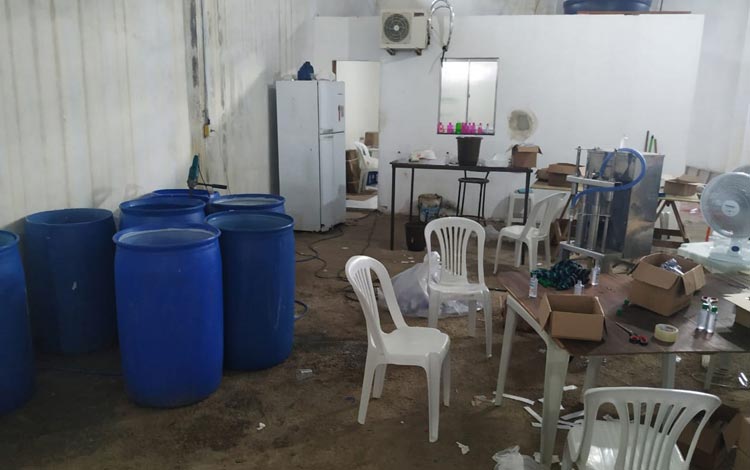 Polícia descobre fábrica clandestina de álcool em gel falso em Cruz das Almas