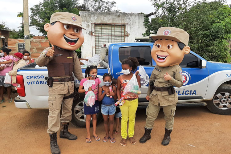 Famílias de Vitória da Conquista recebem donativos entregues pela polícia militar