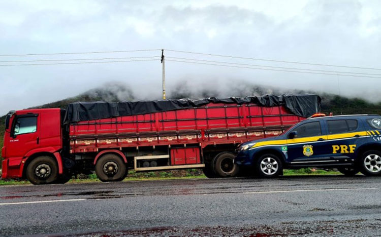 Motorista é detido com carga de 25 toneladas de farinha de trigo no sudoeste da Bahia