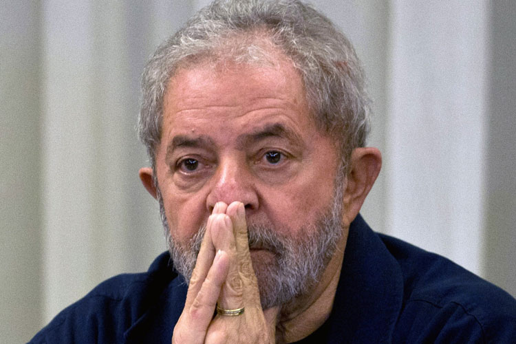 Preso, Lula diz em carta que PT pode ficar à vontade sobre candidatura
