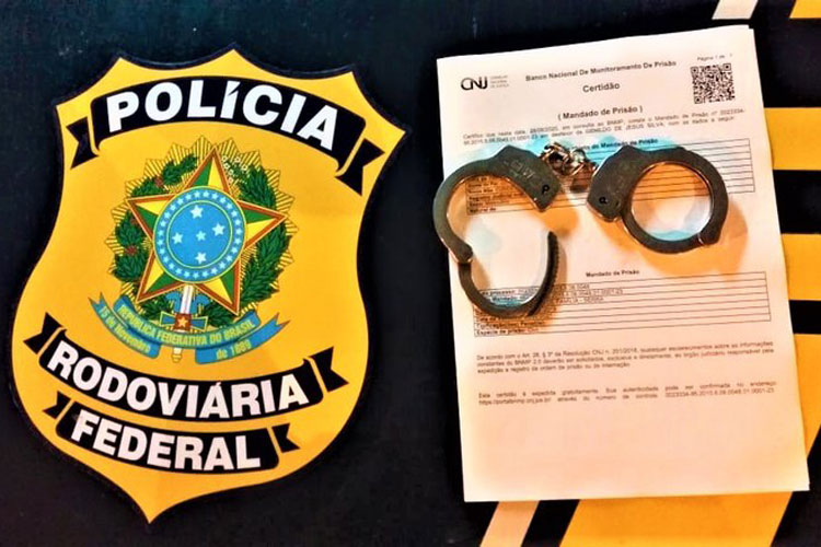 Vitória da Conquista: Homem é preso pela PRF com mandado de prisão em aberto por roubo