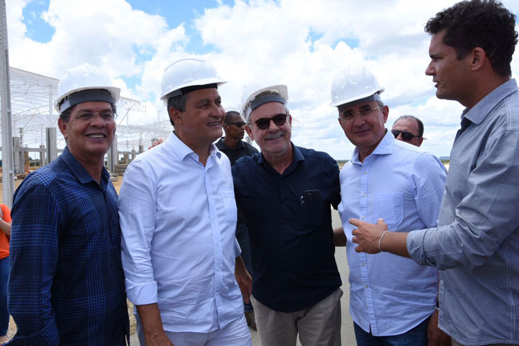 Ao lado de Rui Costa, Waldenor e Zé Raimundo visitam novo aeroporto de Vitória da Conquista