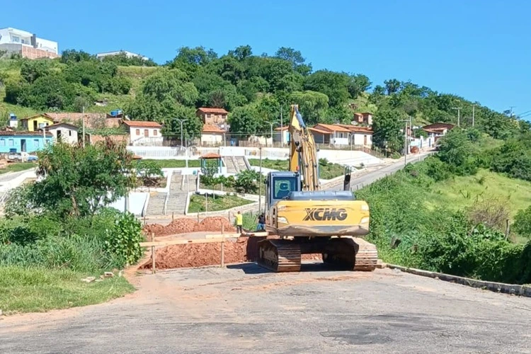 Prefeitura de Macaúbas inicia construção de ponte na Rua Dois de Julho
