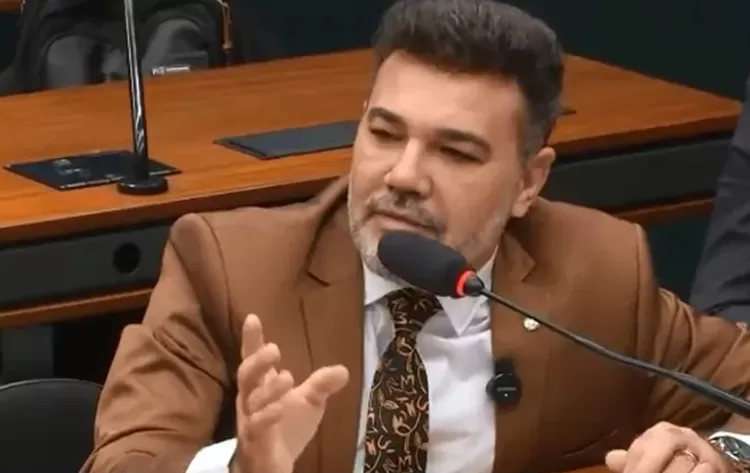 Marco Feliciano é repreendido na Câmara após deboche sobre Margareth Menezes