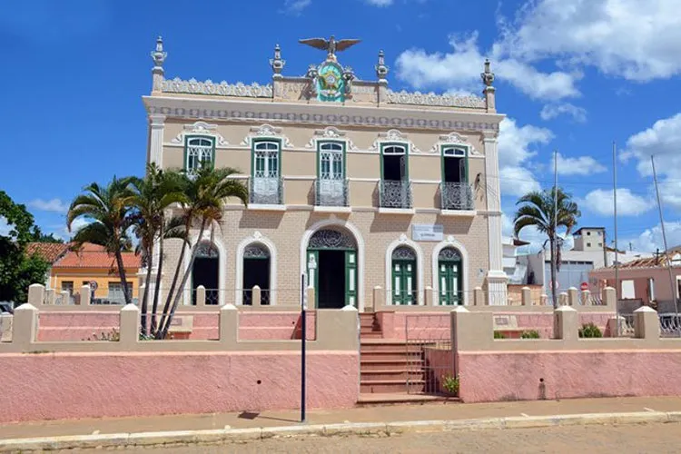 Ex-prefeito de Condeúba é multado por atraso no recolhimento do INSS