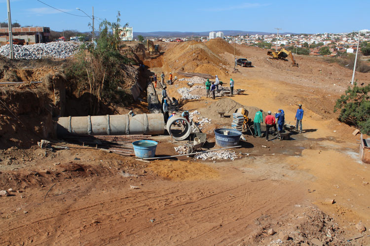 Brumado: Colossal obra de drenagem pluvial começa a ser construída a margem da BA-148