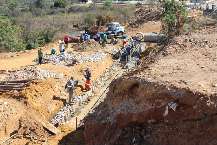 Brumado: Colossal obra de drenagem pluvial começa a ser construída a margem da BA-148