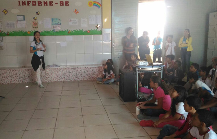Caetité: Alunos do Grupo Escolar Maria Neves Lobão participam de palestra sobre a Febre Amarela