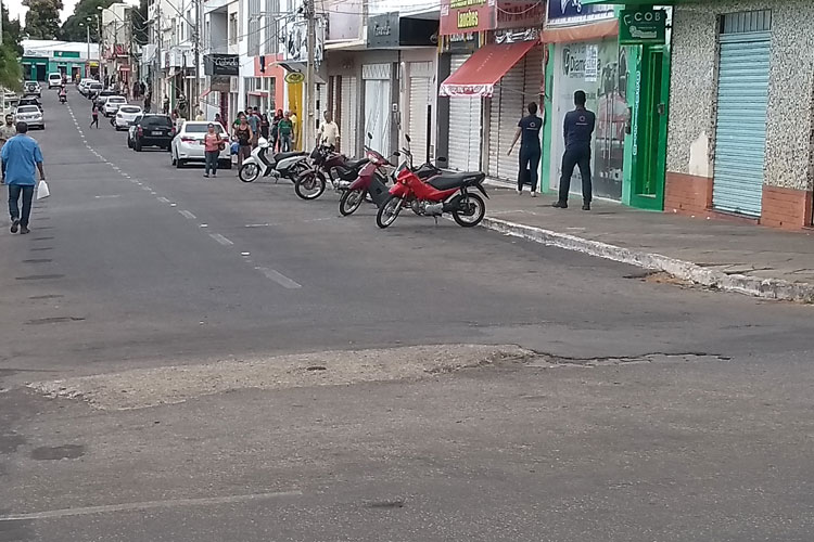 Sem auxílio emergencial, carnaval e retorno das aulas, comércio de Brumado amarga pior queda de início de ano