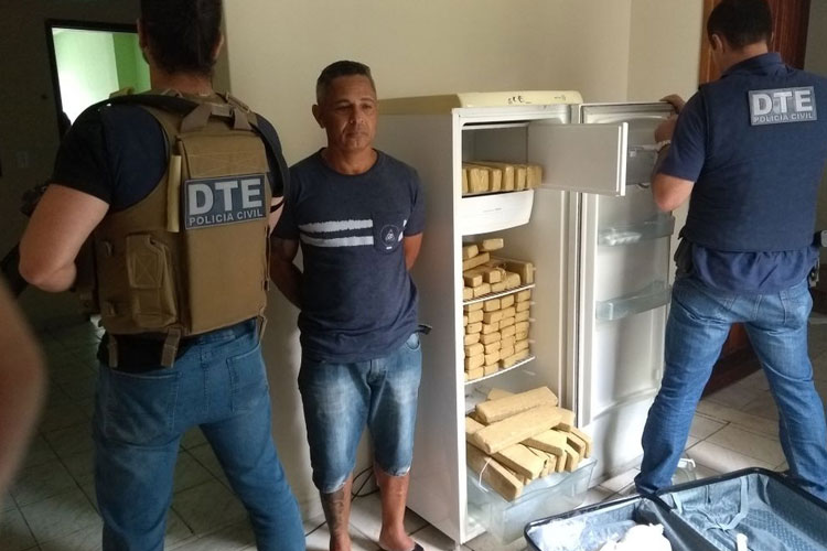 Suspeito de tráfico é preso em casa com 100 kg de maconha dentro de geladeira em Vitória da Conquista