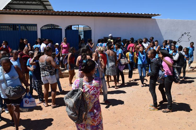 Brumado: Pais e alunos se revoltam contra o programa de tempo integral na Escola Idalina Azevedo