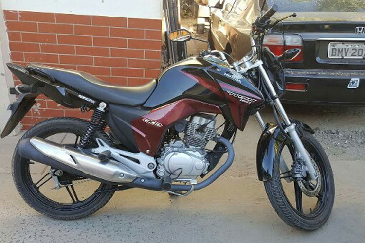 Polícia recupera motocicleta roubada por menores de idade em Brumado
