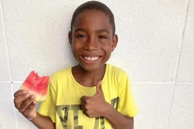 Morre criança esfaqueada por padrasto enquanto tentava salvar mãe em Salvador