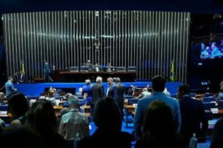 Senado segue Câmara e também derruba decreto do IOF