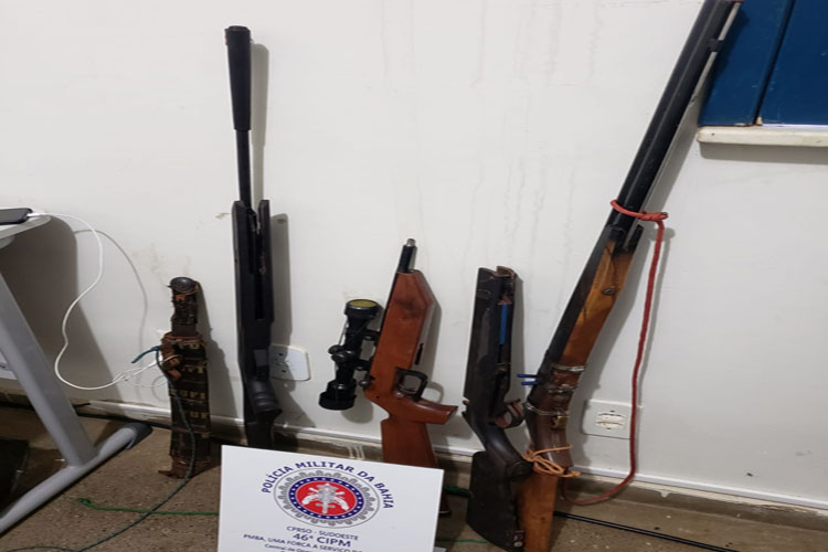 Após invasão em propriedade rural, PM apreende armas de fogo em Livramento de Nossa Senhora