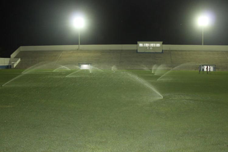 Brumado: Estádio Gilbertão recebe transformador para otimizar iluminação