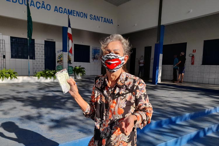 Aos 73 anos, ex-vereadora Olindina Reis, foi a primeira idosa a votar em Brumado