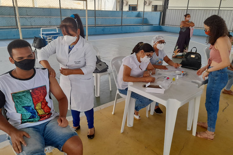 Covid-19: 99% dos alunos do Colégio Getúlio Vargas já estão vacinados em Brumado