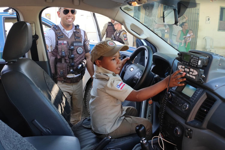 Policiais militares realizam o sonho de uma criança em Guanambi