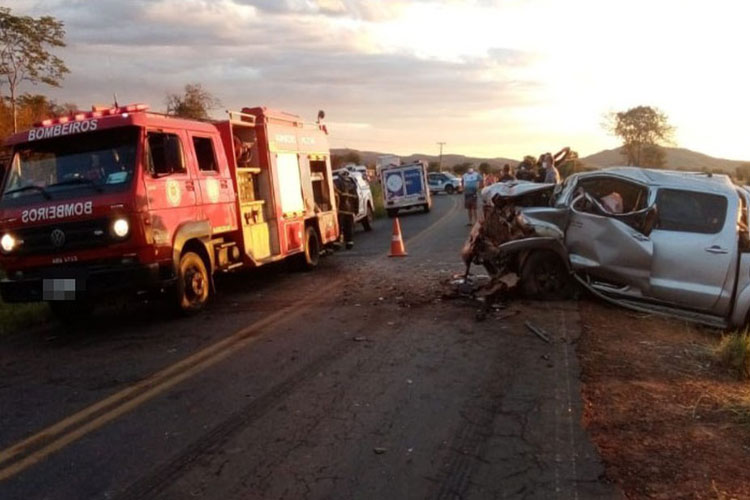 Acidente entre carro e caminhonete mata idoso de 81 anos na BA-447