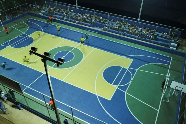 Prefeitura de Brumado inaugura quadra esportiva no Bairro Cidade das Esmeraldas