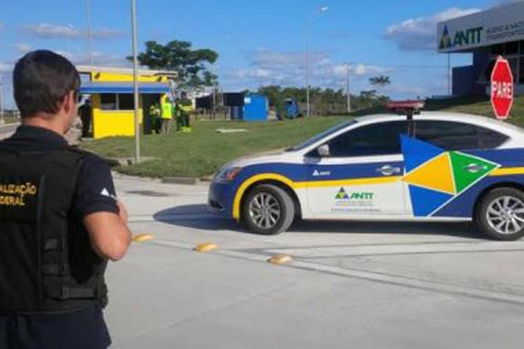 Ônibus são apreendidos fazendo transporte interestadual irregular em Vitória da Conquista