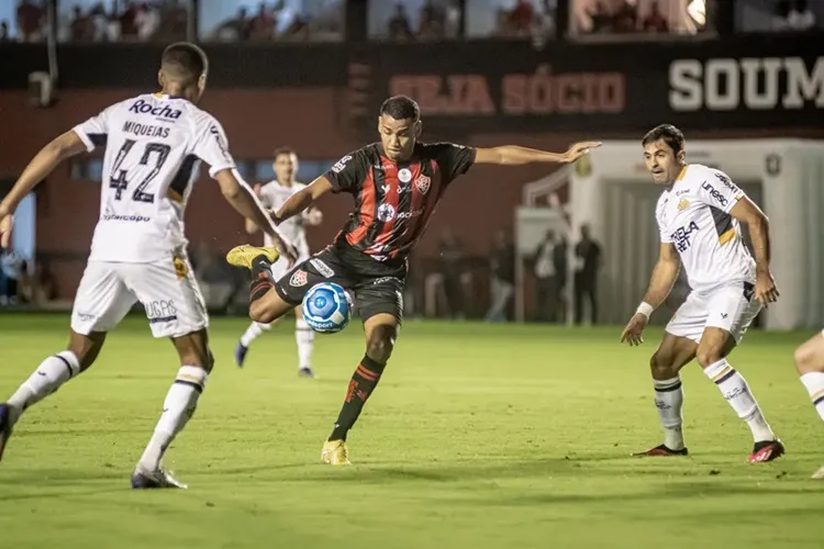 Vitória conquista acesso à Série A com duas rodadas de antecedência