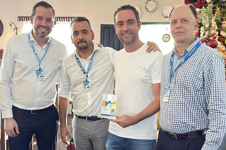 Prefeito de Brumado recebe troféu em reconhecimento pela gestão eficiente