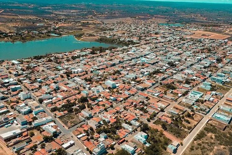 Homem que ateou fogo em mulher em Tanque Novo é condenado a 36 anos de prisão