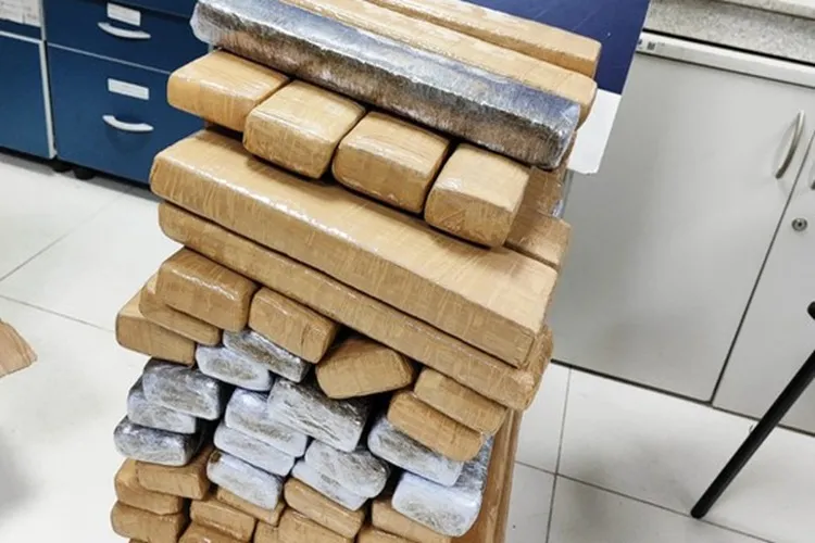 Vitória da Conquista: PRF prende homem com 78 kg de maconha em ônibus