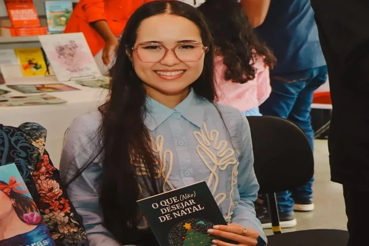 Brumado: Mariana Lopes lança seu livro falando de introspecção natalina