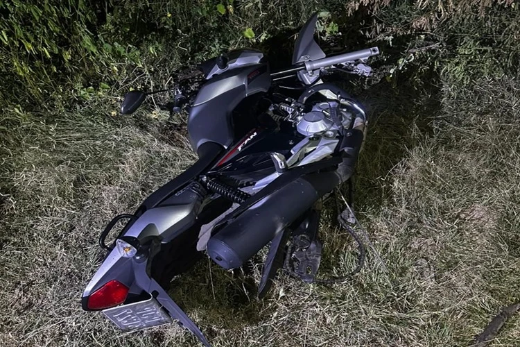 Moto furtada é localizada sem rodas em área de desmanche em Brumado