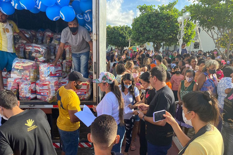 'Natal Solidário': ONG Jardim das Borboletas distribui 13 toneladas de alimento em Caculé e Rio do Antônio