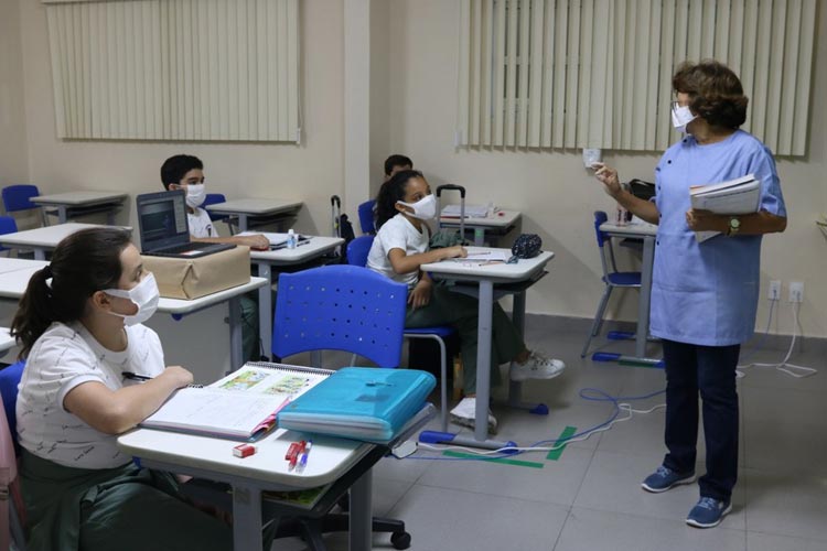 Manaus completa 1 mês da reabertura das escolas particulares