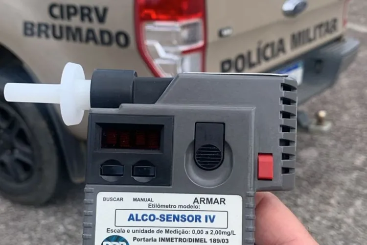 Polícia Rodoviária autua motorista por recusa ao teste do etilômetro em Brumado