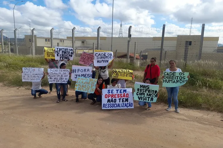 Familiares protestam e apontam opressão contra os internos no Conjunto Penal de Brumado